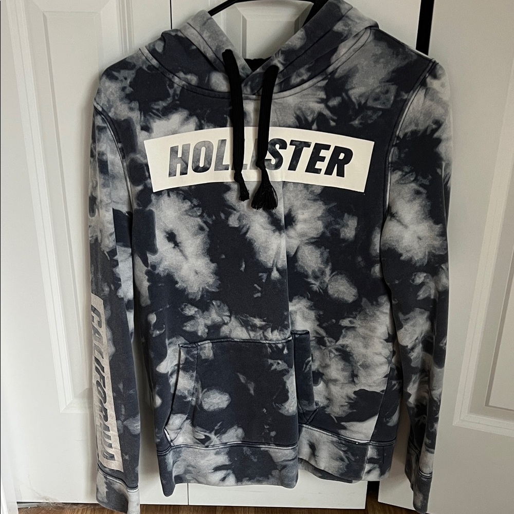 Hollister Men's Black and White Tie-Dye Hoodie